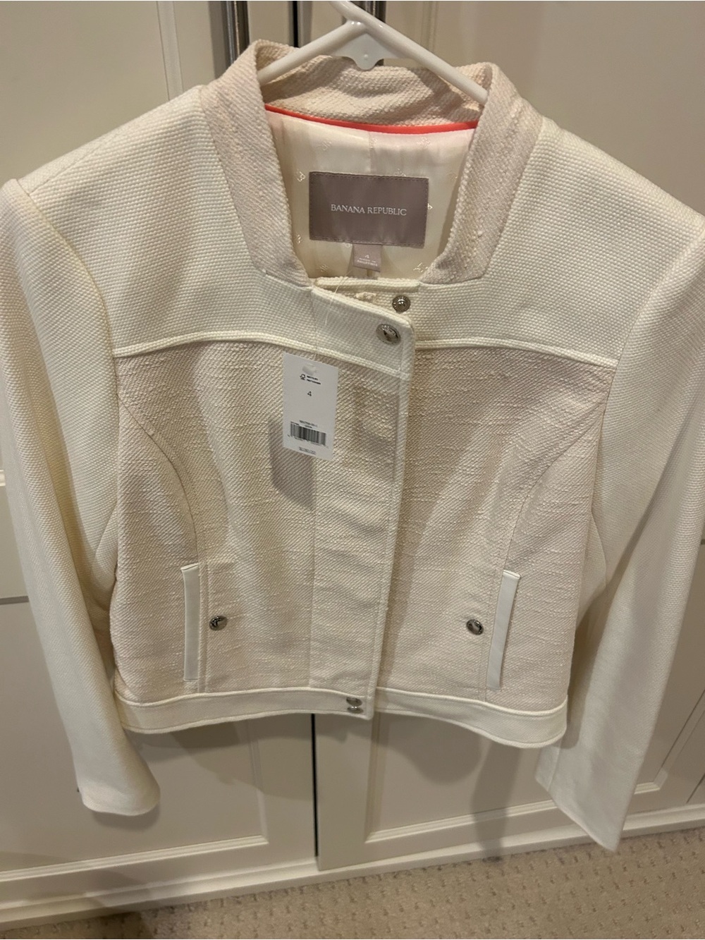NWT! Banana Republic Women's Cream/ beige contrast Textured Cropped jacket